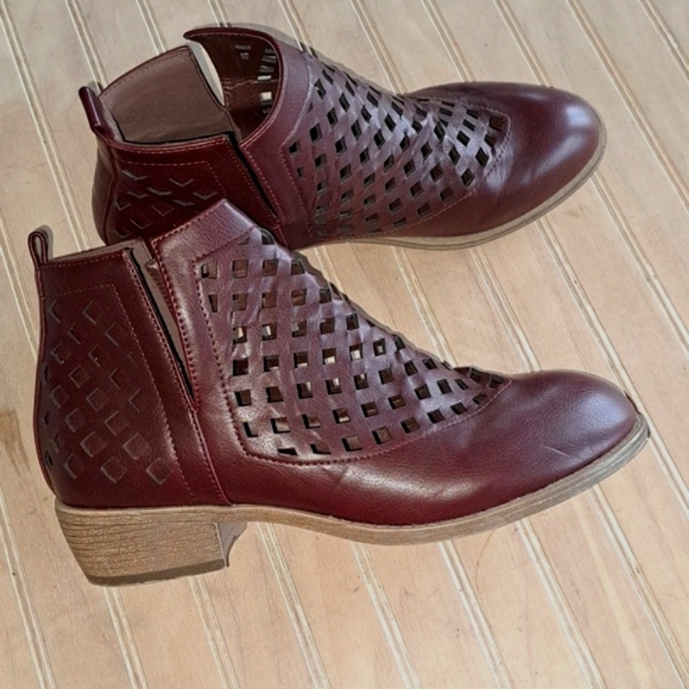Journee Collection Kat Cut-Out Slip-On Almond Toe Block Heel Burgundy Ankle Boot